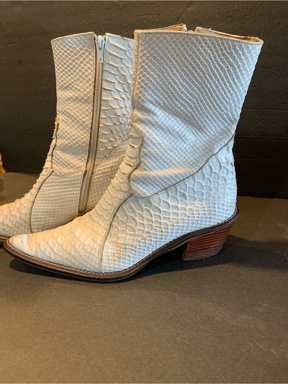 White Snakeskin Leather Textured Western Mid Calf Boots Pointy Toe- Women 8 - Picture 3 of 8